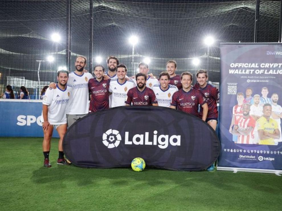 Participantes en el torneo organizado por LaLiga en Emiratos Árabes Unidos, con las camisetas del Real Zaragoza y el Huesca.