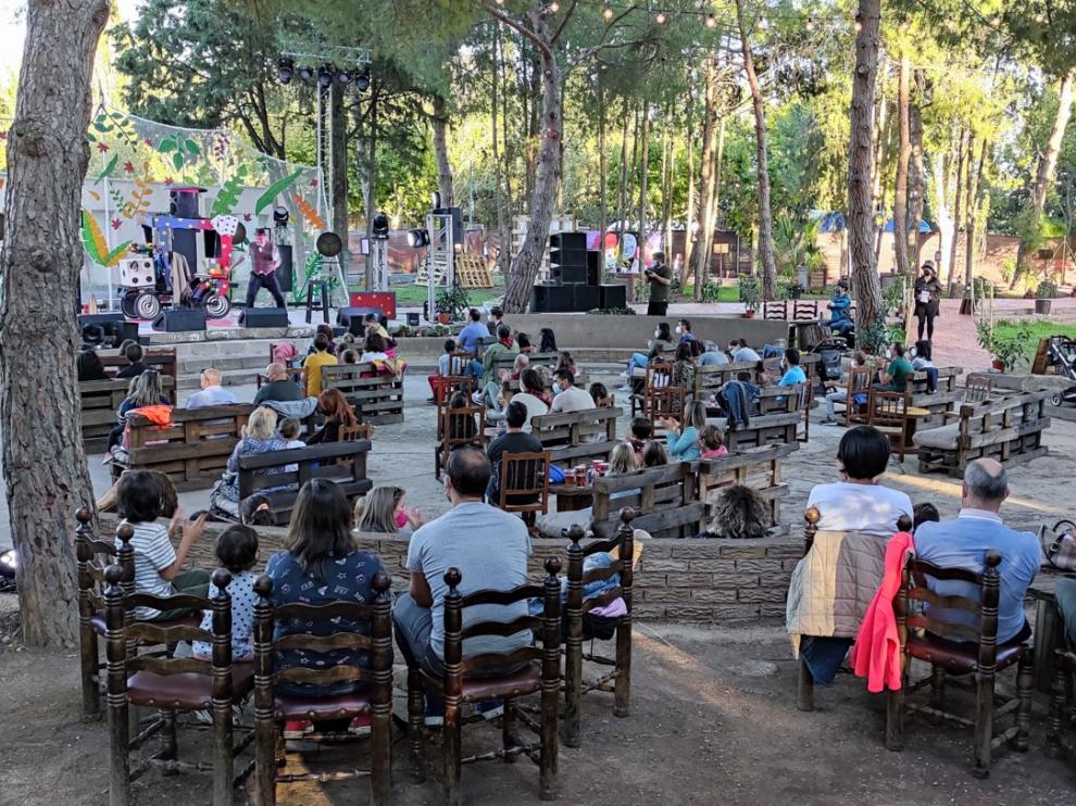 El Jardín de las Artes vuelve a abrir el telón al aire libre cada fin de semana en el Parque Deportivo Ebro.