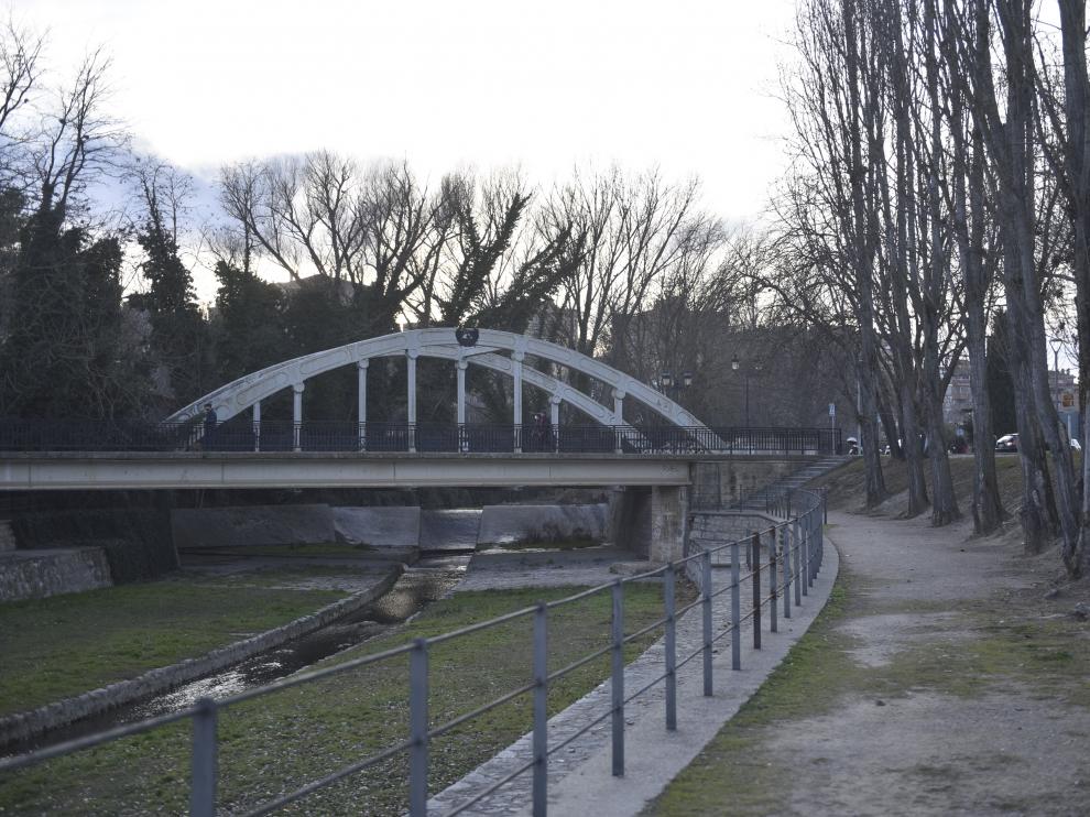 El puente de las Miguelas marca el inicio del soto del río Isuela.