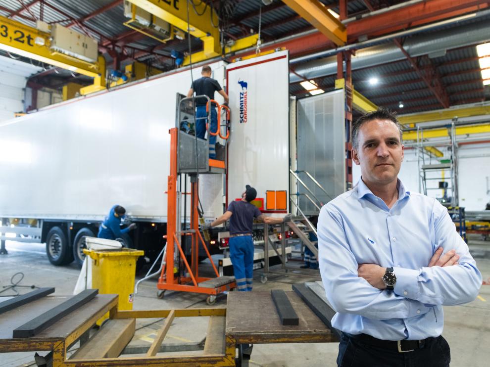 Jordi Romero, director general de Schmitz Cargobull, en la fábrica de Figueruelas.