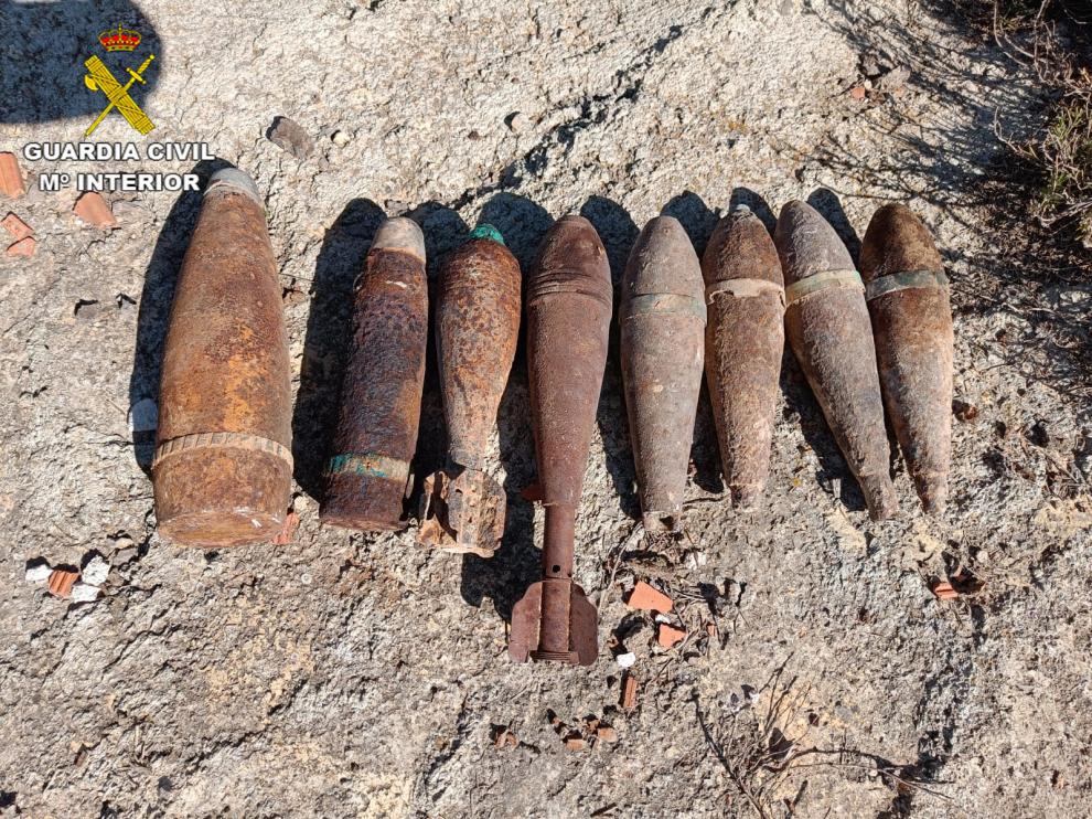 Las seis granadas de mortero y los dos obuses de artillería retirados de Libros.