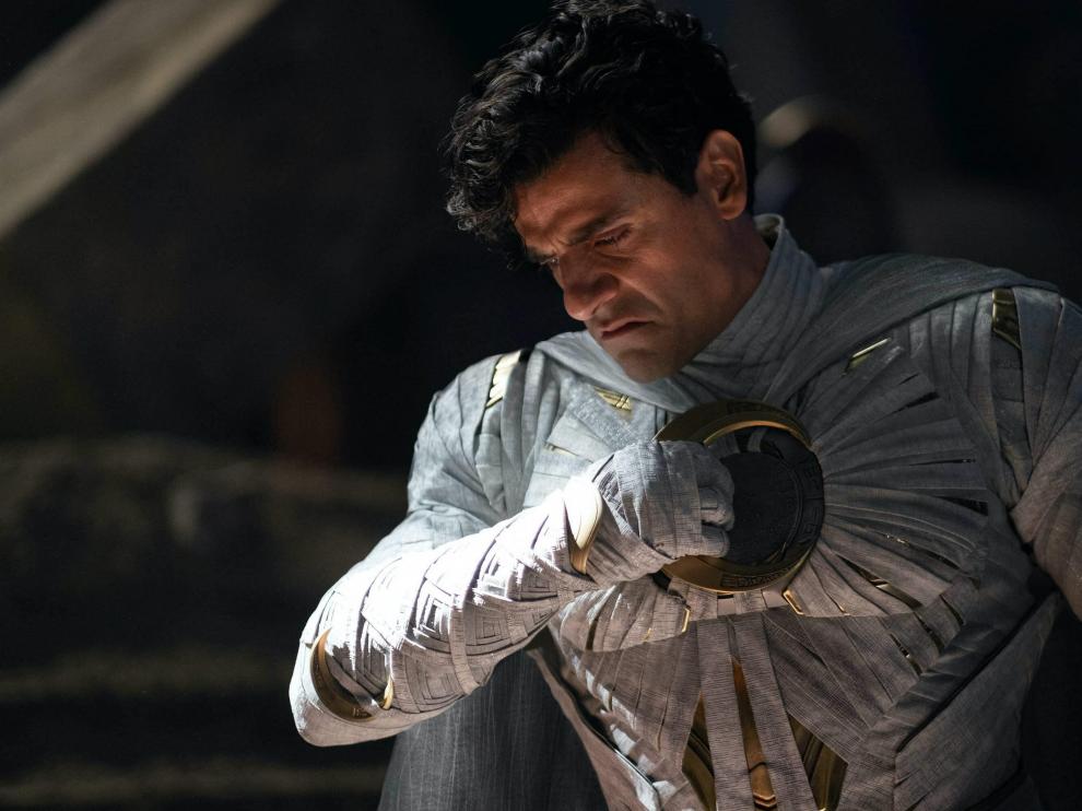 Óscar Isaac como Marc Spector durante una escena de la serie 'Moon Knight'.