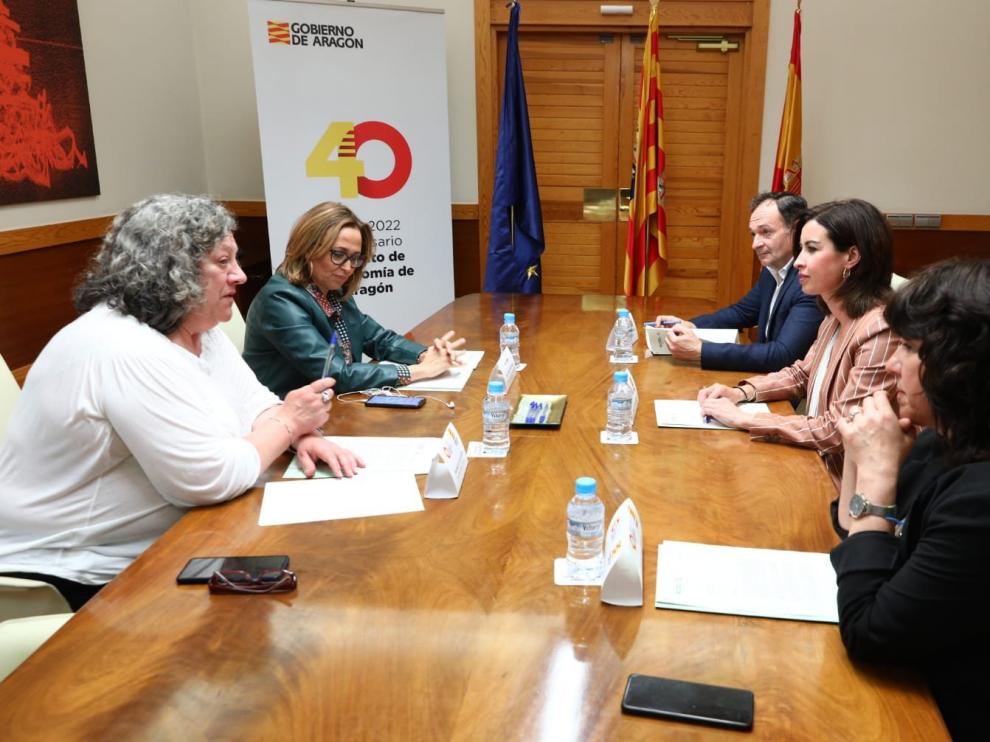 La consejera de Presidencia del Gobierno de Aragón, Mayte Pérez, se reúne con los alcaldes de La Almunia de Doña Godina, Ejea de los Caballeros y Tarazona .