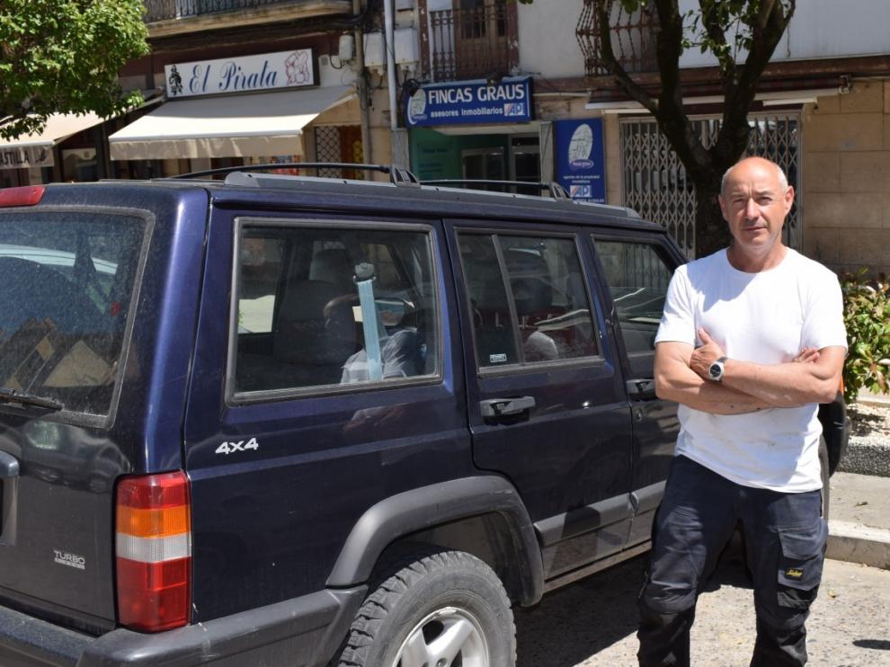 José Ferreiro, de Graus, pone voz al problema que tienen las familias para acercar a un allegado dependiente.