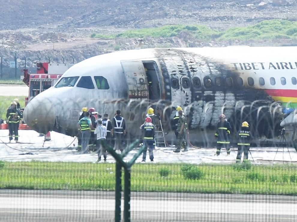 El avión de Tibet Airlines incendiado en pista