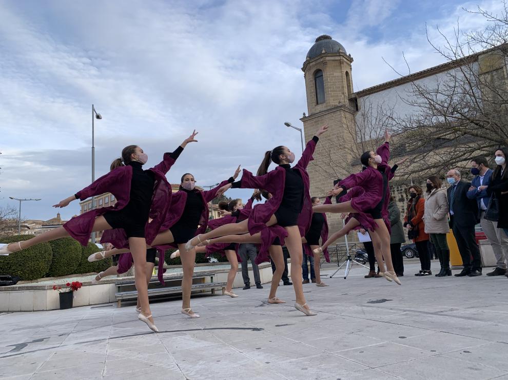 La danza y otras artes escénicas son parte importante del programa cultural de la ciudad. f