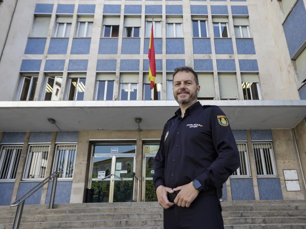 Ángel Cortés, a las puertas de la Jefatura Superior de Policía de Zaragoza.