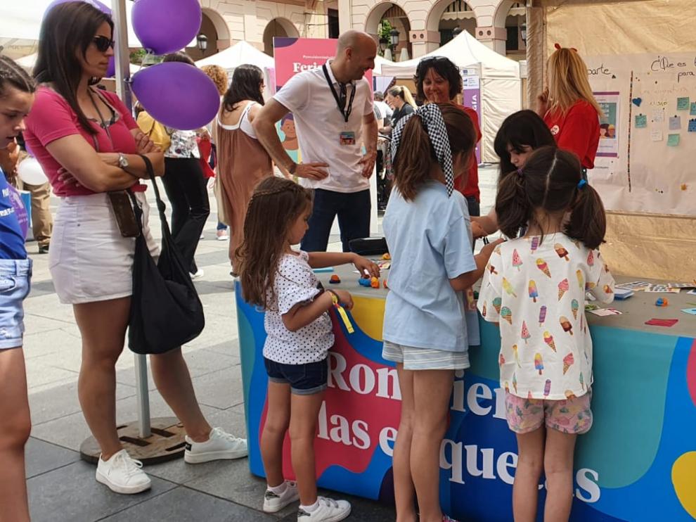 La feria se celebra durante todo el día en Huesca.