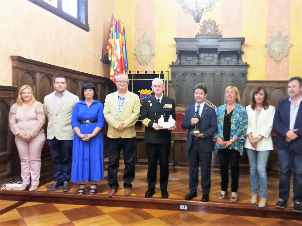 Visita al Ayuntamiento de Huesca del Jefe de Estado Mayor de la Defensa (Jemad), el almirante general Teodoro Esteban López Calderón.