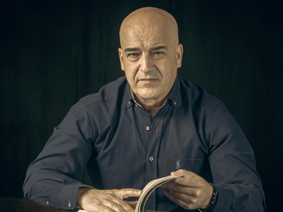 Luis Miguel Sánchez Tostado ha ganado el primer premio por ‘Aquel cielo carmesí’.