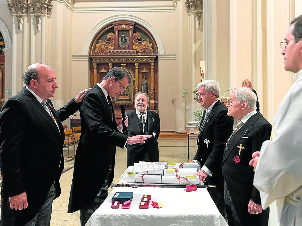 Un momento de la ceremonia de ingreso en la Cofradía de Nobles del Portillo.