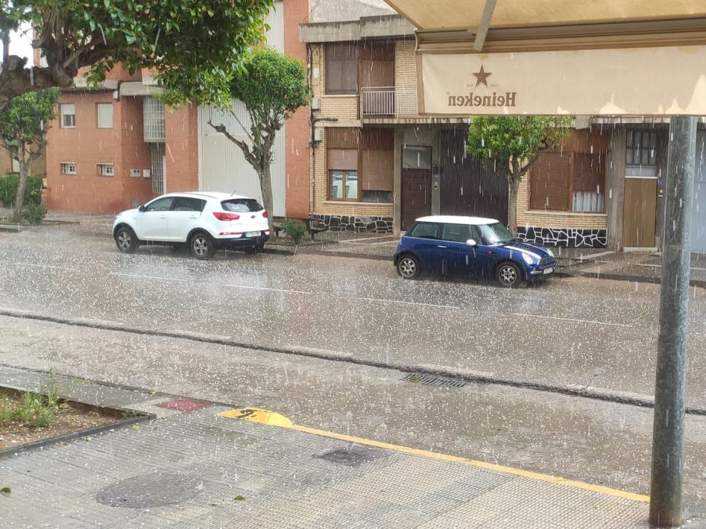 Las calles de Calatorao se han teñido momentáneamente de blanco