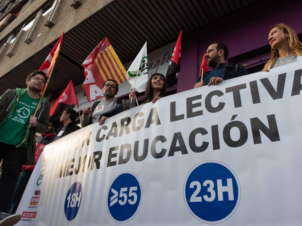 manifestación en Zaragoza de CGT y otros sindicatos en demanda de mejoras para la educación, en una imagen de archivo.