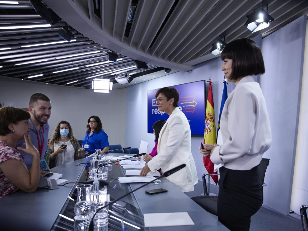 Isabel Rodríguez y Diana Morant, ministras de Política Territorial y de Ciencia, en la Moncloa.