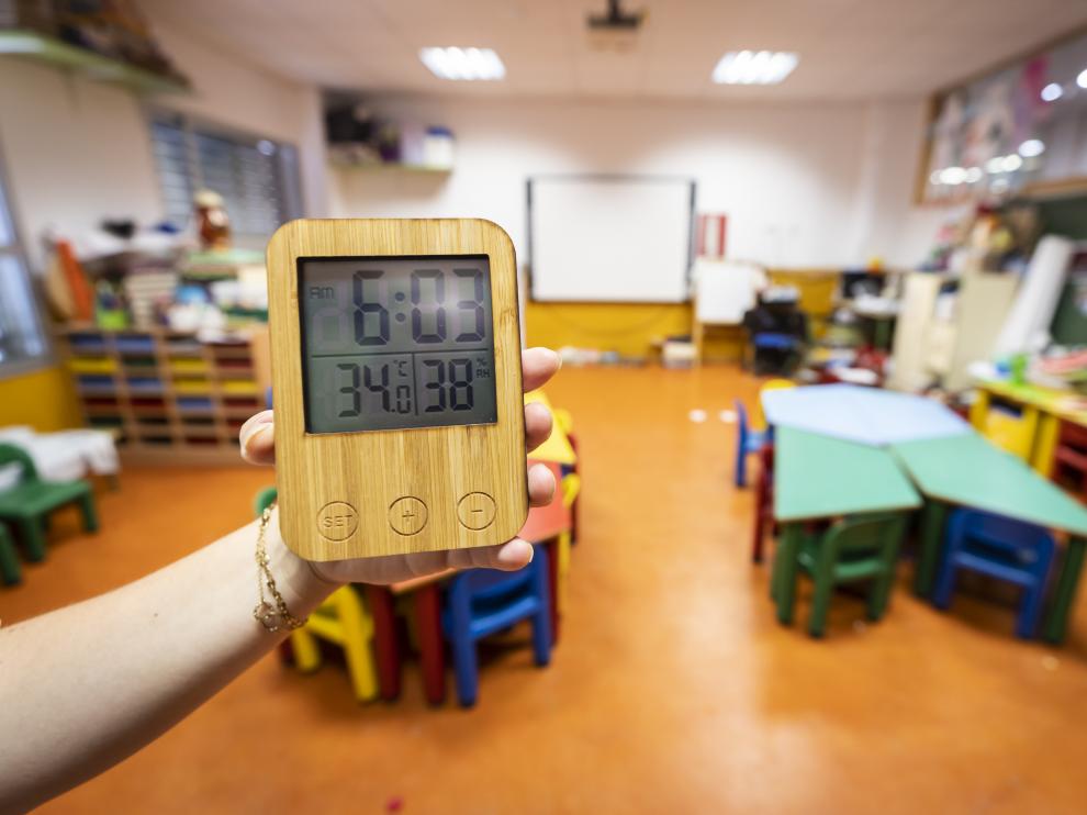 Temperatura de un aula de infantil de un colegio de Zaragoza, este martes tras cerrar el centro.