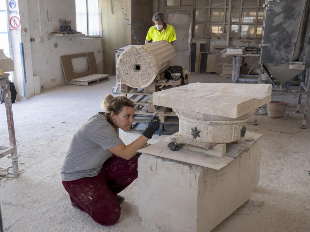 Obras de restauracion de la columna de la fuente del Torico de Teruel. Foto Antonio Garcia/Bykofoto. 30/06/22[[[FOTOGRAFOS]]]