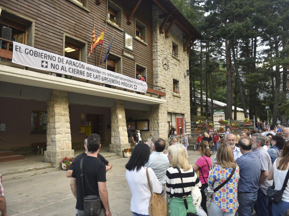 Protesta en Canfranc por el cierre de las urgencias médicas.