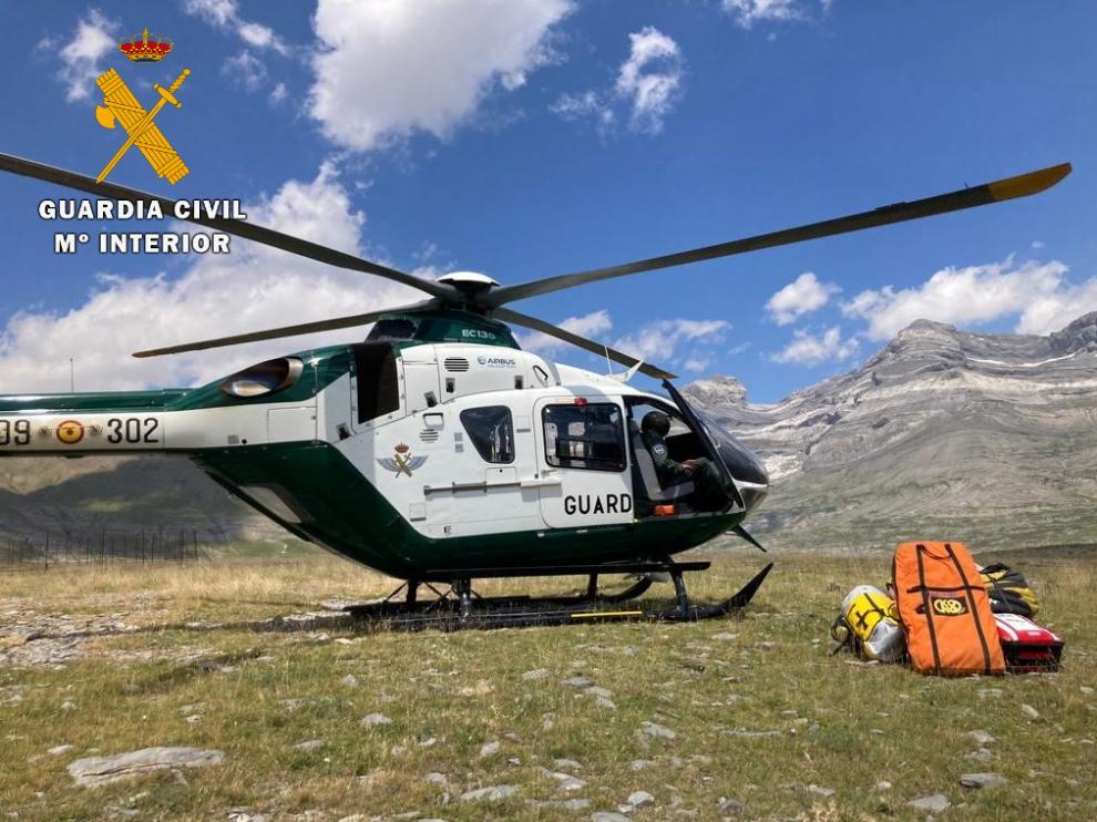 El helicóptero de la Guardia Civil intervino en un rescate de un accidente en el Monte Perdido.