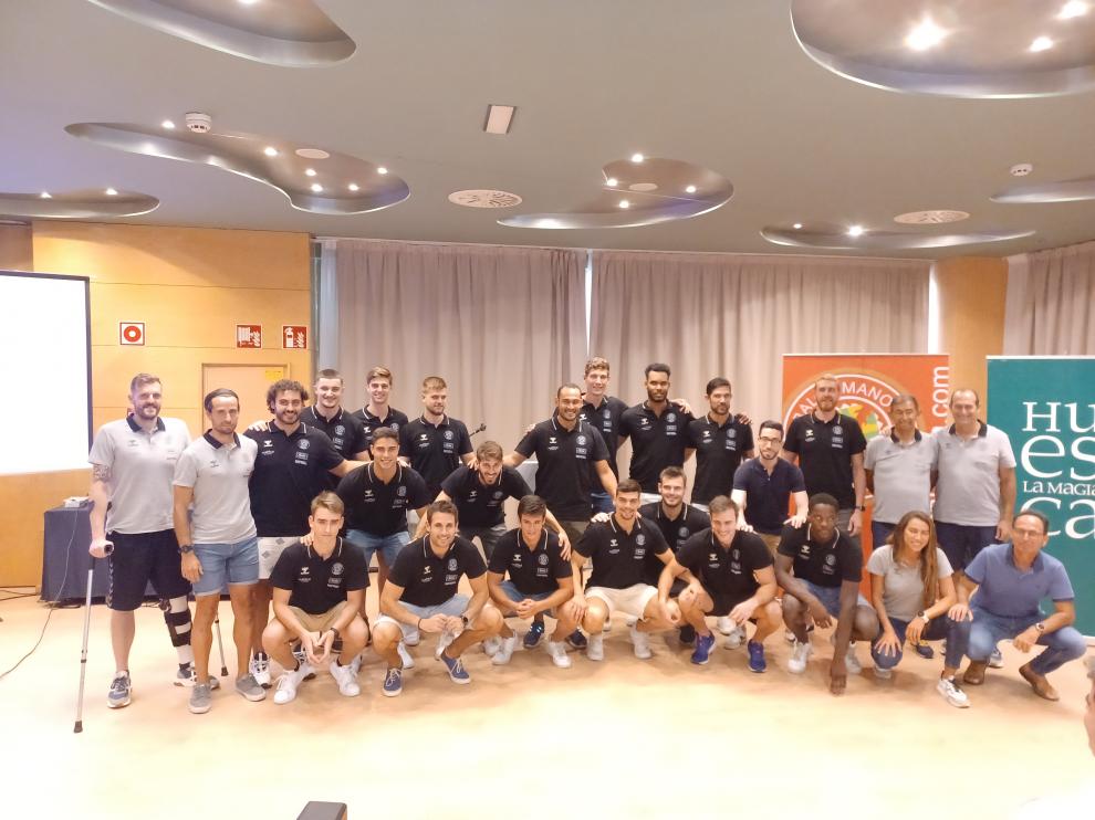 Jugadores y cuerpo técnico del Bada Huesca 2022-23.