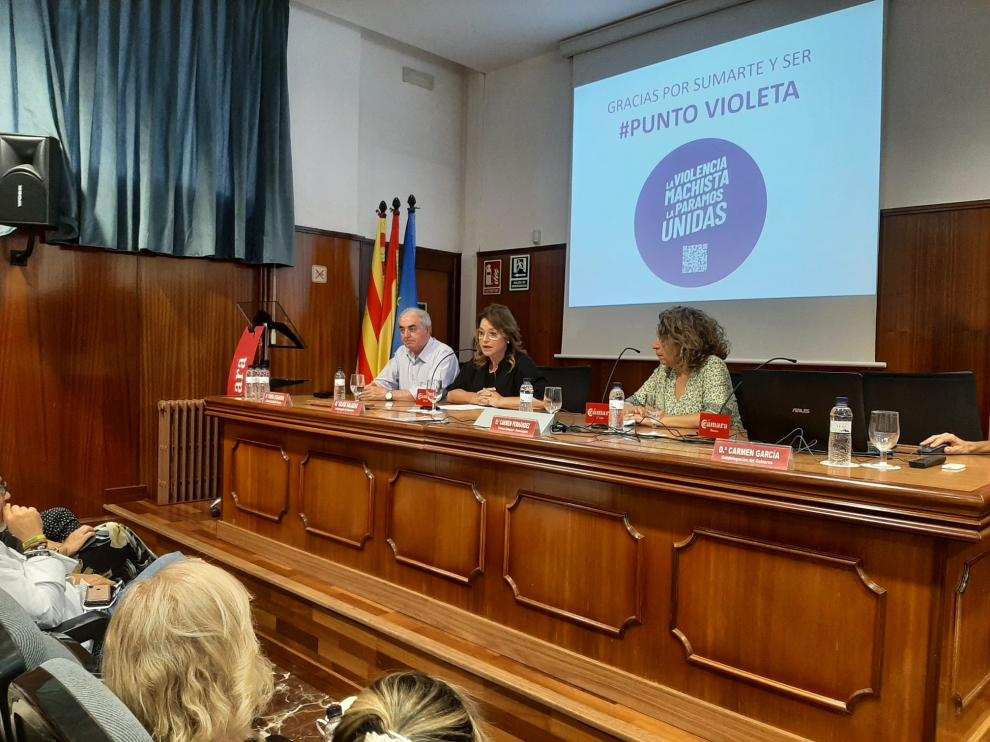 Jornada de Punto Violeta en la Cámara de Comercio de Huesca.