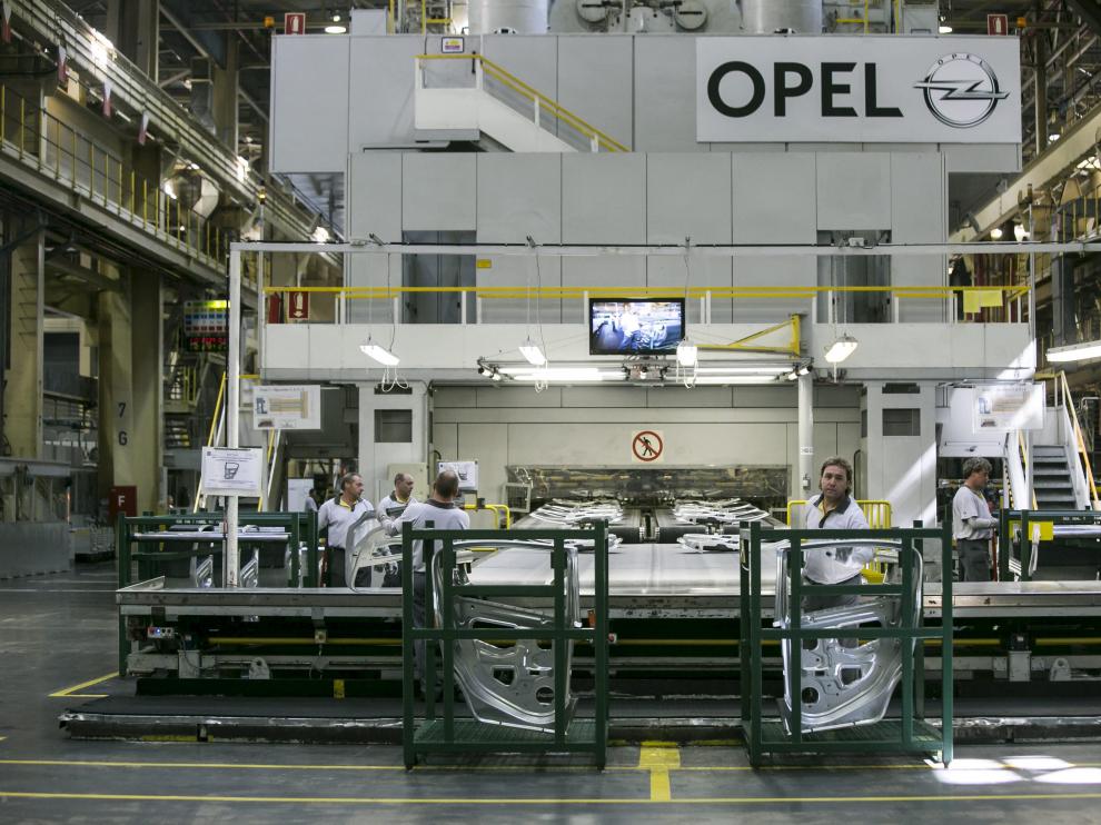 Nave de prensas de la planta de Opel España, del grupo Stellantis, en Figueruelas.