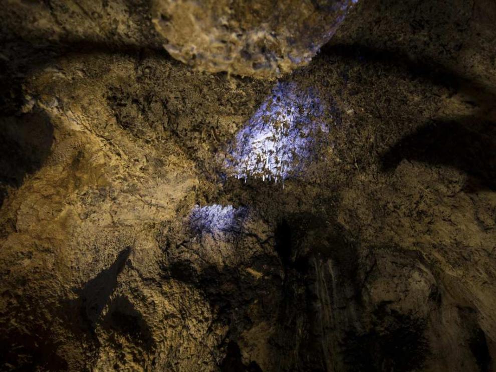Interior de la Cueva del Agua en Fuentespalda (Teruel)