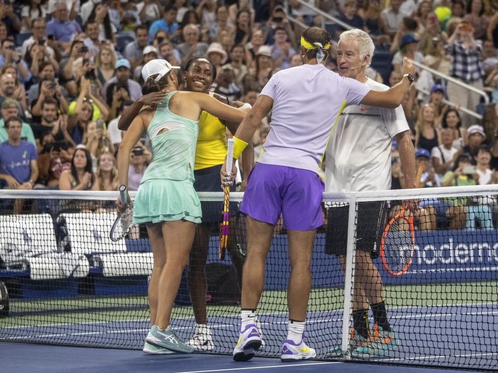 Nadal formó pareja de dobles con Swiatek, ante la dupla de McEnroe y Gauff.