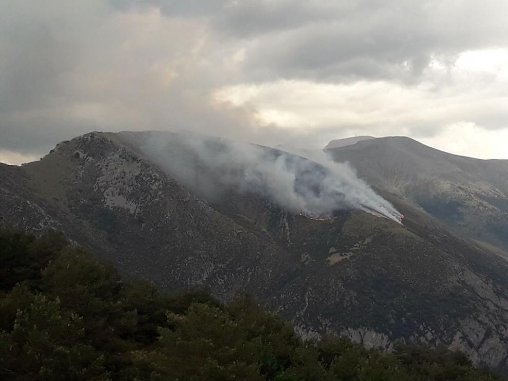 Incendio en el macizo de Cotiella, en Laspuña.