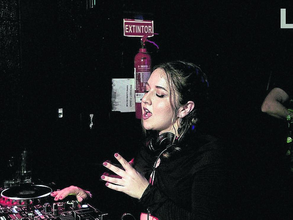 Clara Becerril, en una de sus sesiones como DJ Drizzyclare.
