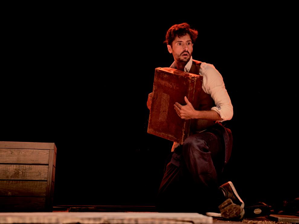 Juan Diego Botto, en un momento de la representación 'Una noche sin luna'.