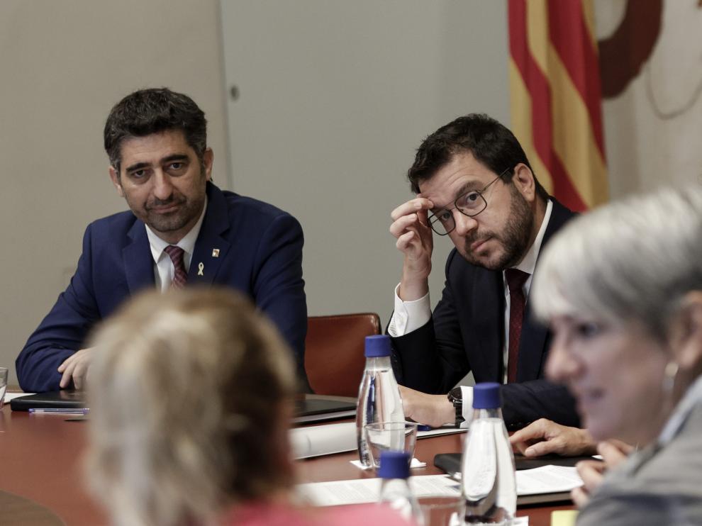 Jordi Puigneró y Pere Aragonès durante la reunión semanas del Gobierno catalán