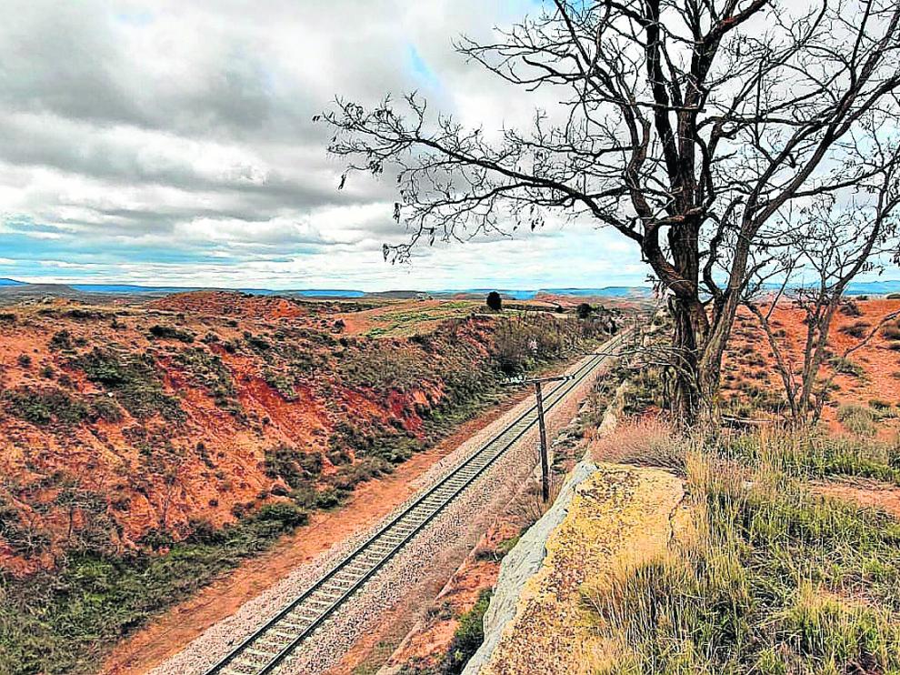 Un tramo de la línea Zaragoza-Teruel-Sagunto, de vía única y aún sin electrificar, cerca de Teruel.