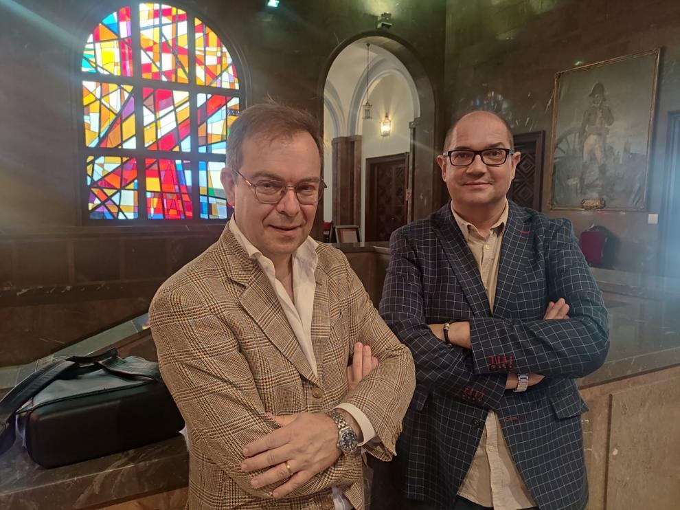 Javier Sierra, coordinador de la cita, y el escritor y periodista Nacho Ares.