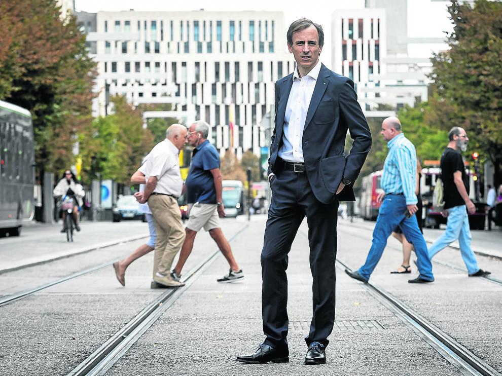 El nuevo presidente de la Asociación de la Empresa Familiar de Aragón (AEFA), Jorge Blanchard, en el paseo de la Independencia.