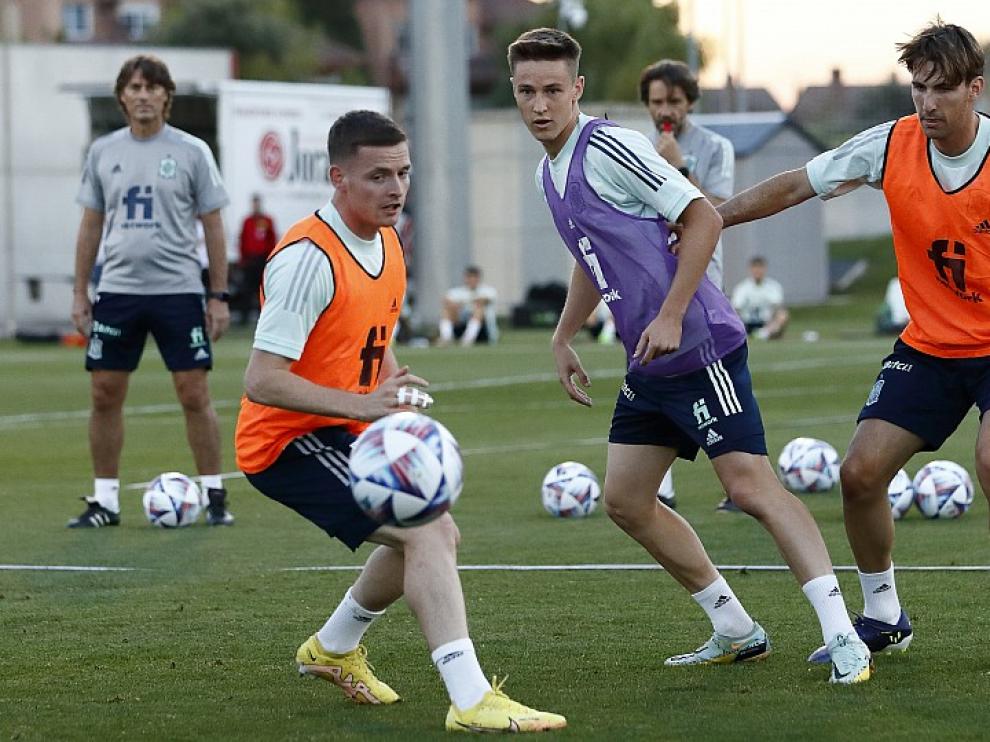 Sergio Gómez, durante el entrenamiento de ayer por la tarde de la selección española sub-21.