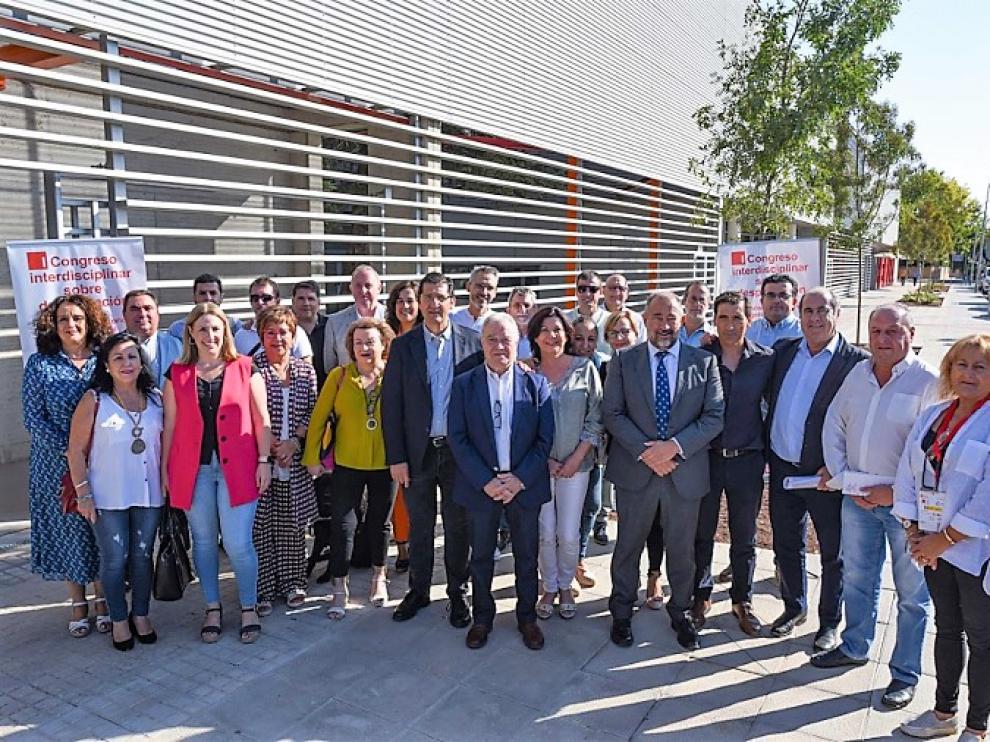 Foto de familia en la inauguración del I Congreso interdisciplinar sobre despoblación.
