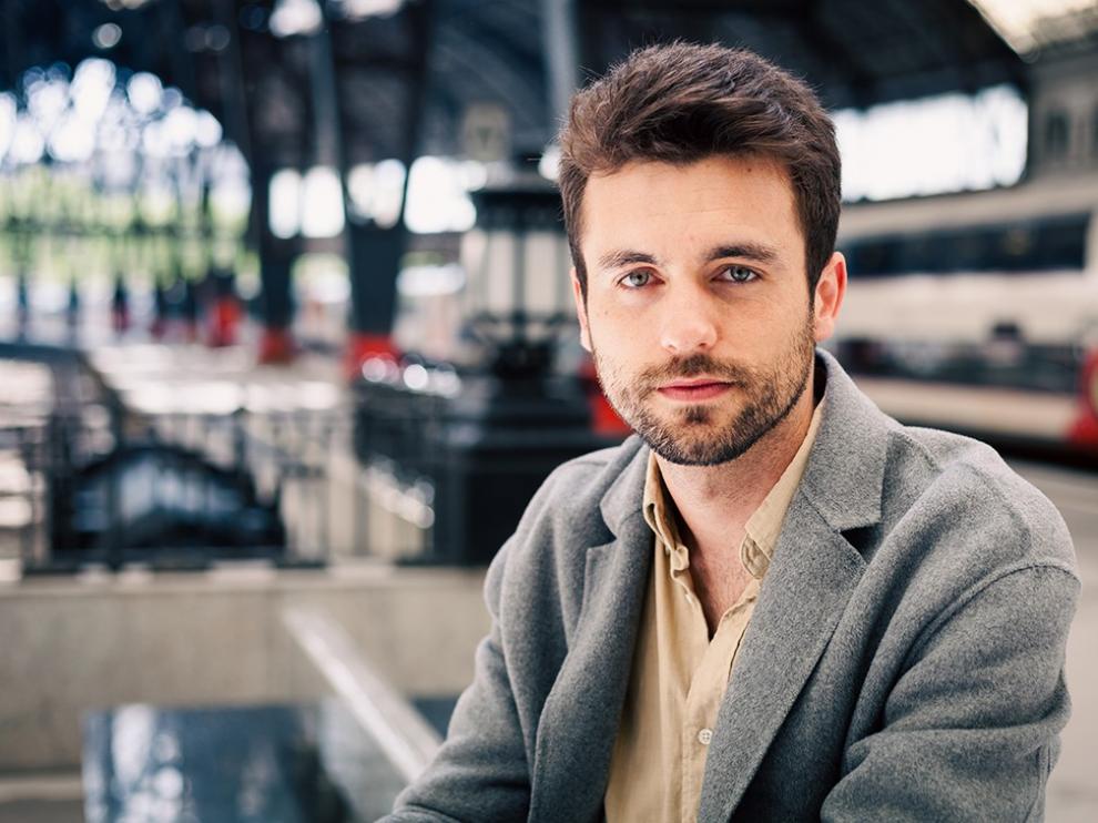 Guillermo Borao debuta a lo grande con 'La sastrería de Scaramuzzelli' en Rocaeditorial.