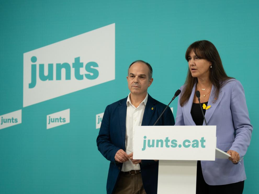 La presidenta de Junts, Laura Borràs, responde a los medios tras una reunión en la sede del partido