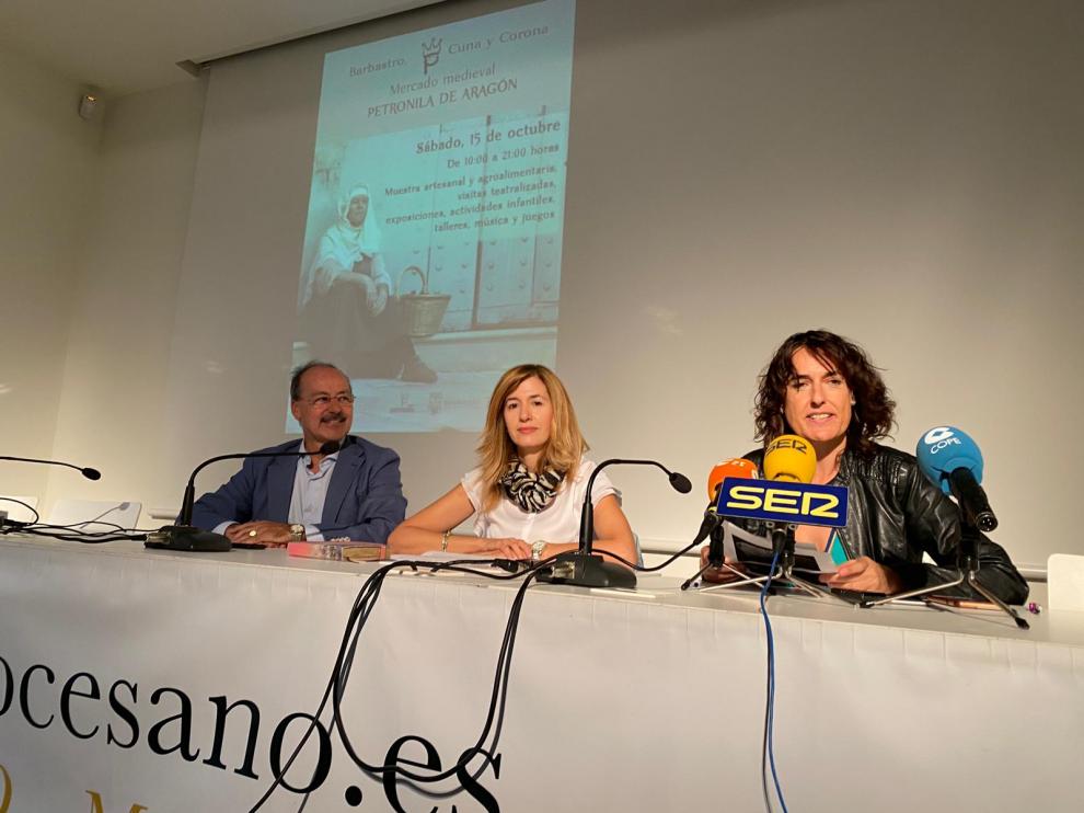 Presentación de Barbastro Cuna y Corona con María Añaños, Belinda Pallas y José Antonio Pérez