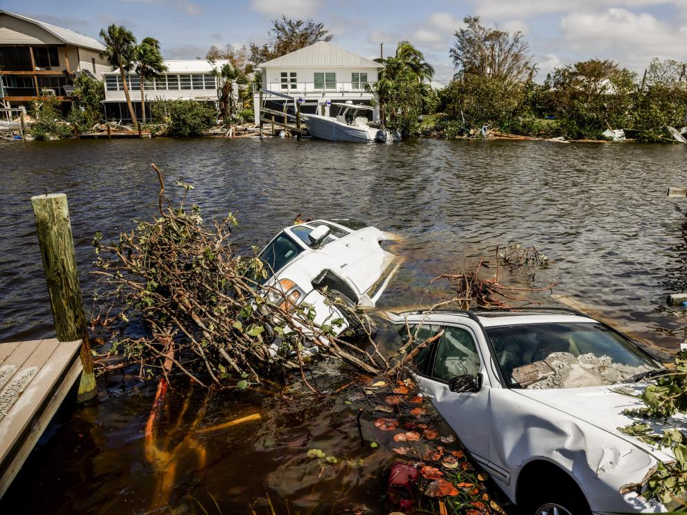 People walk amid flood water after Hurricane Ian caused widespread damage and flooding in Orlando, Florida, U.S., September 29, 2022. REUTERS/Joe Skipper STORM-IAN/FLORIDA