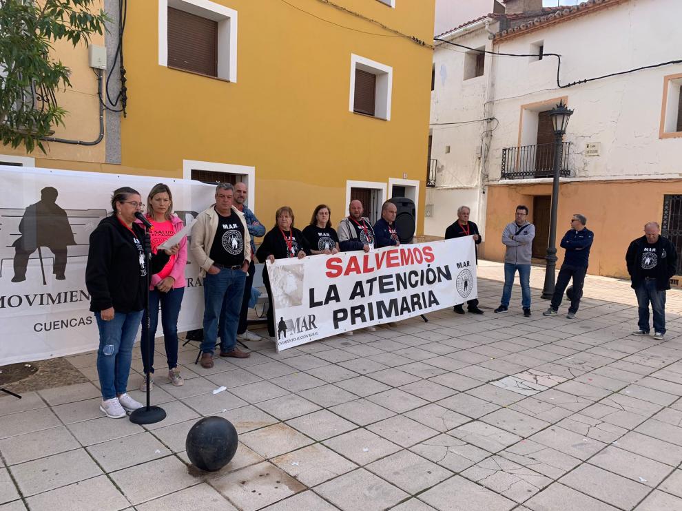 Los miembros de MAR han leído este lunes un manifiesto en la Plaza de España de Calamocha.