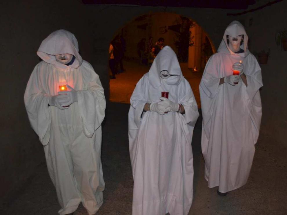 La "triste comitiva" de las almetas hacia el cementerio de Radiquero la noche de Todos los Santos