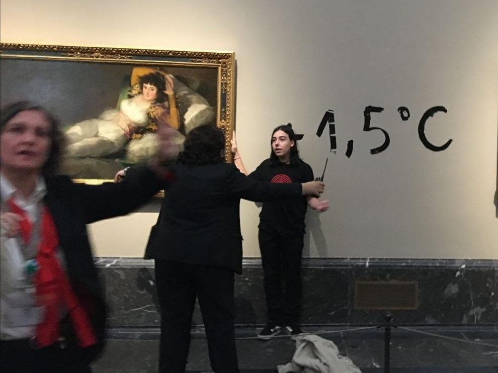 Activistas en el Prado