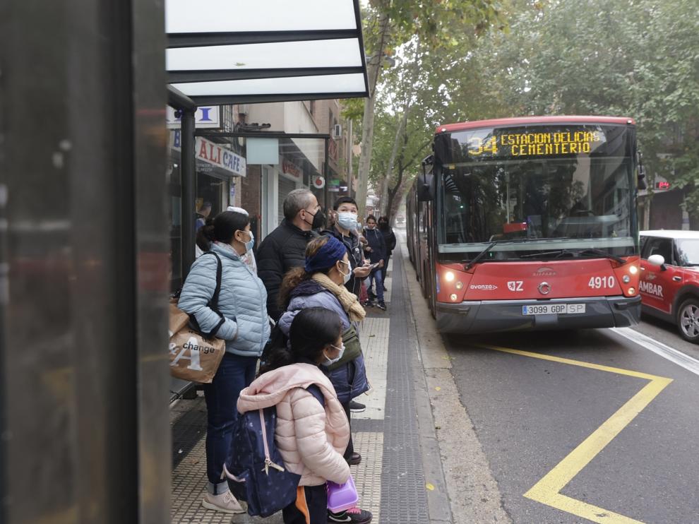Los trabajadores del bus urbano retoman este lunes la huelga en Zaragoza.