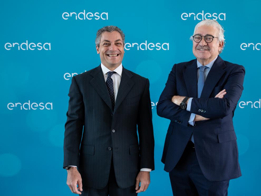 José Bogas, consejero delegado de Endesa (d) y Luca Passa, director general económico-financiero.