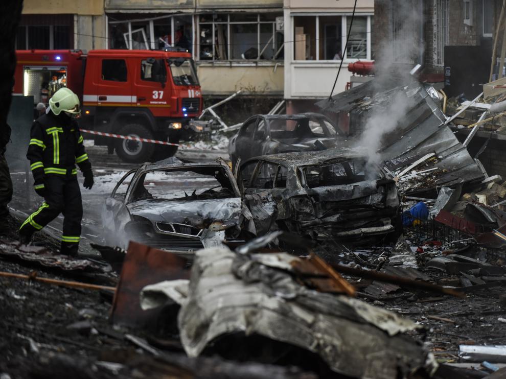 Un edificio residencial en Vyshhorod, suburbio de Kyiv, destrozado