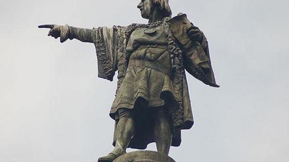 Imagen de una estatua de Cristóbal Colón.
