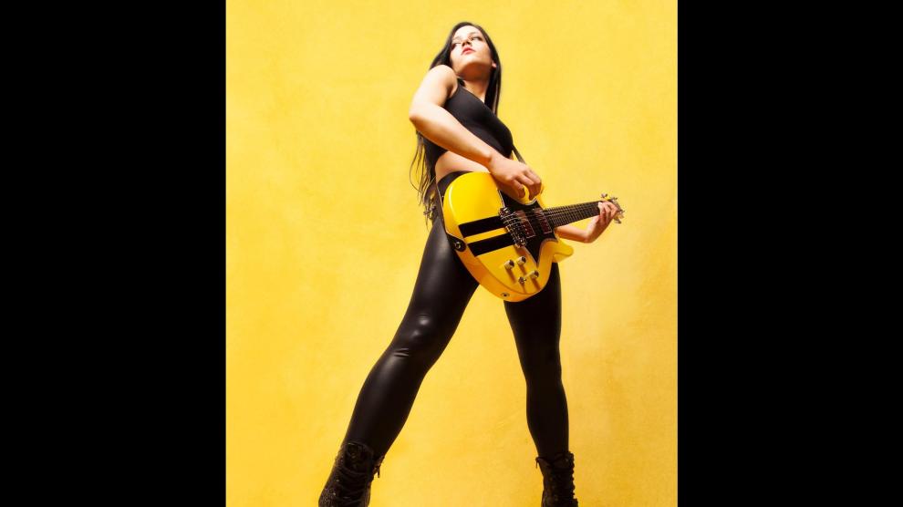 Isabel Marco es también imagen de una marca de guitarras francesa.