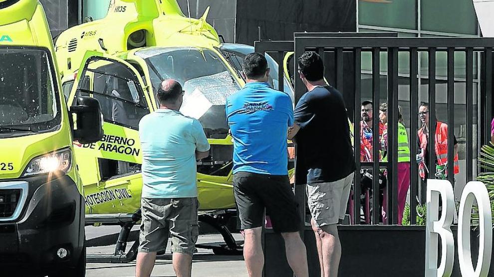 El helicóptero del 061 evacuó a la víctima al Servet tras cerca de dos horas de reanimación.
