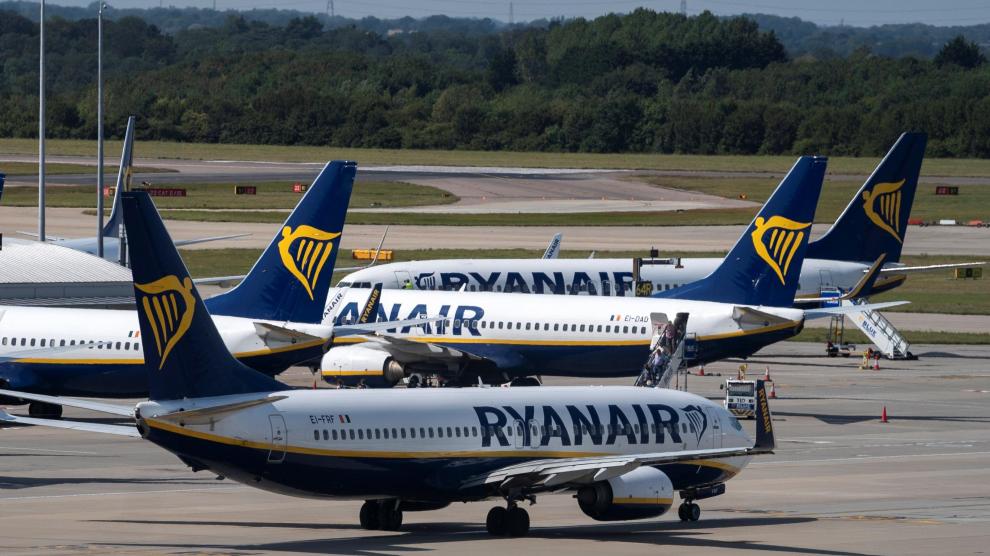 Varios aviones de la compañía Ryanair.